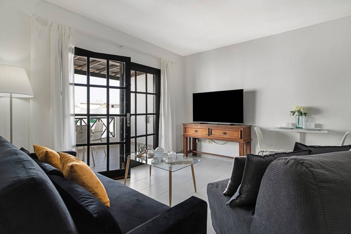 Apartamento entero, Casa de vacaciones "Marina 14" con piscina compartida y Wi-Fi in Puerto del Carmen, Tías