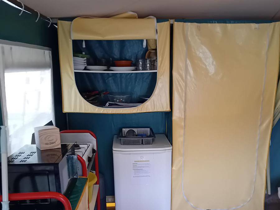 Camping Le Pont d'Allagnon - Bungalow toilé 4 personnes - Trigano, Sans sanitaires in Lempdes-sur-Allagnon, Massif central