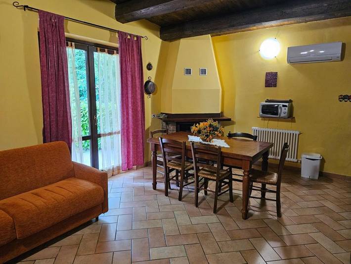 Agriturismo per 5 persone, con Idromassaggio e Giardino nonché Piscina per bambini e Piscina a Urbania