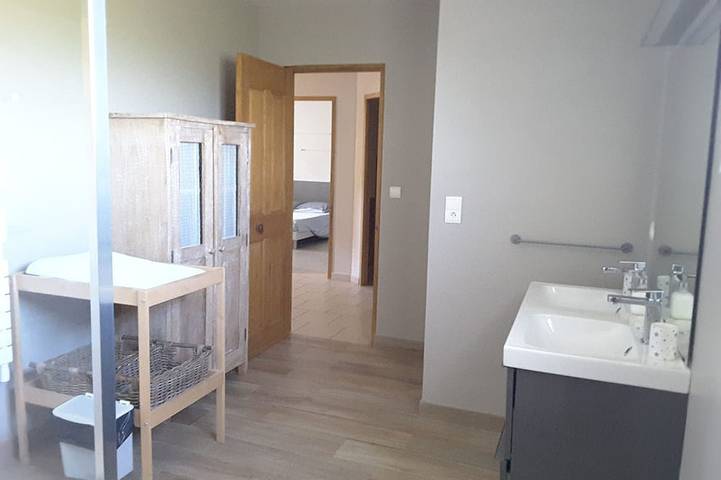 Location de vacances pour 8 personnes, avec jardin et terrasse, animaux acceptés à Sainte-Cécile-les-Vignes - 4