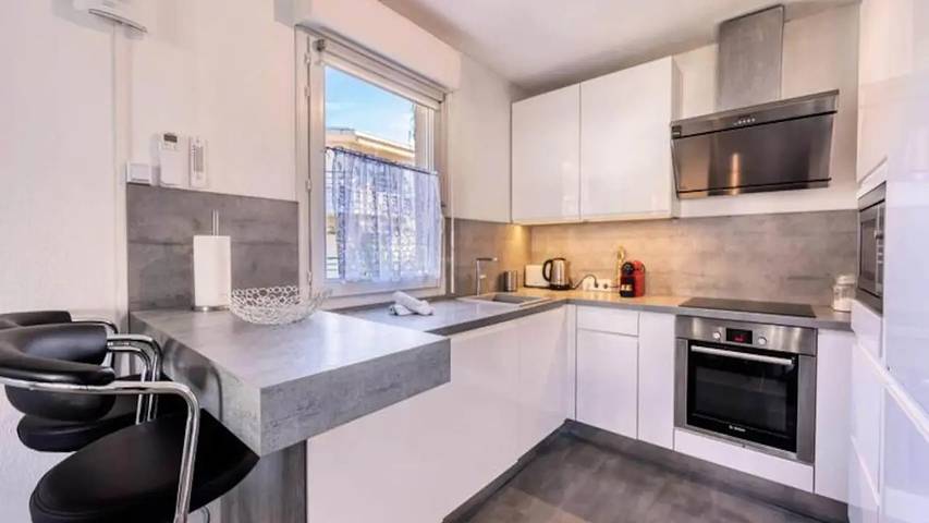 Gîte pour 7 personnes, avec Balcon et Piscine dans Parc de Vaugrenier - 2