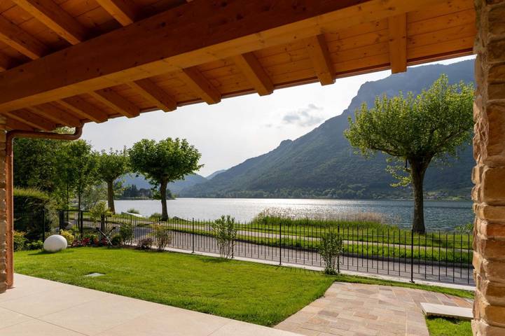 Villa voor 6 personen, with Balkon and Terras as well as Tuin and Uitzicht op het meer in Lombardije