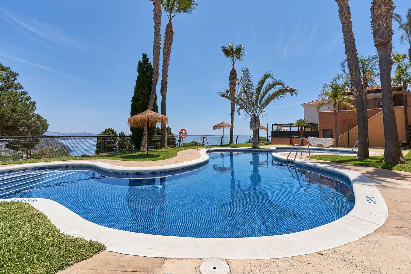 Apartamento entero, Apartamento 'Fuentes De Almuñecar' con vistas al mar, Wi-Fi y aire acondicionado. in Fuentes de Almunecar, Almuñecar