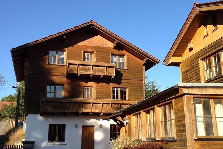 Ferienhaus für 10 Personen, mit Balkon und Whirlpool sowie Terrasse und Garten