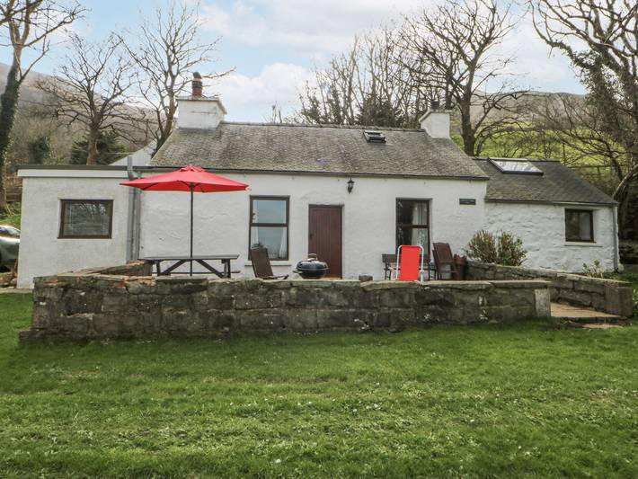 Llwyn Y Brig Isaf in Trefor, Gwynedd