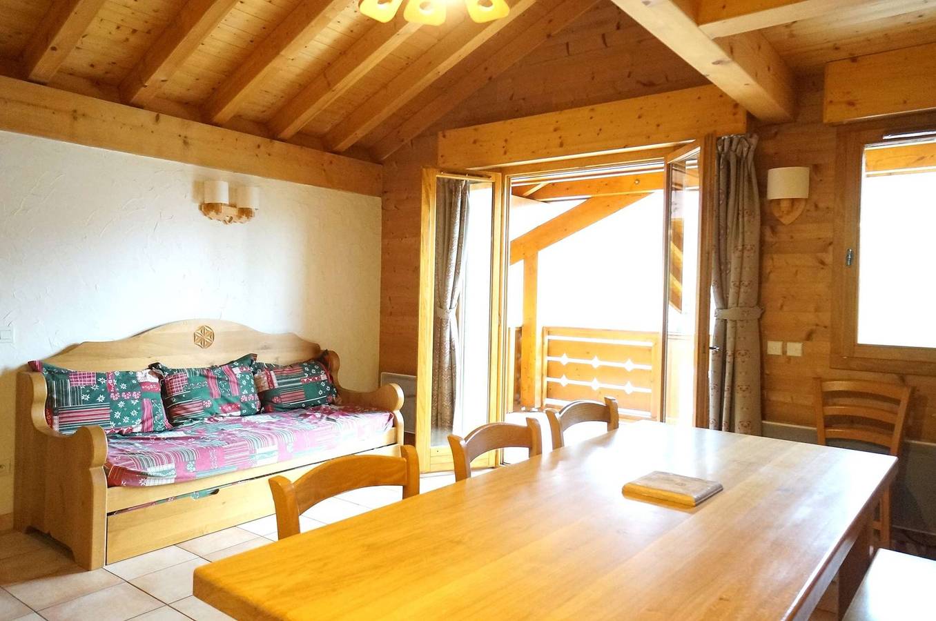 Entire holiday apartment, Comfortable Perfect Location: Close to the Slopes and Heart of the Village 3 mins Walk + Terrace and View in Le Grand-Bornand, Annecy region