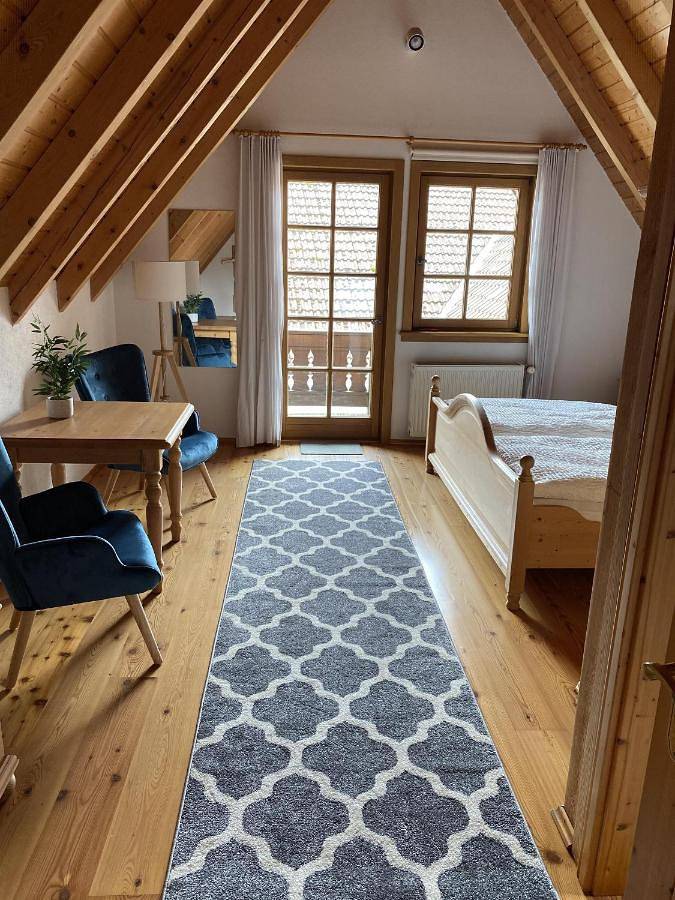 Ferienwohnung für 4 Personen, mit Balkon und Terrasse sowie Garten in Heuchelheim-Klingen