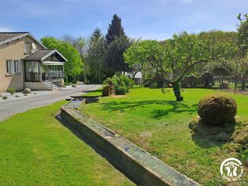 Gîte pour 8 personnes, avec terrasse à Le Bez