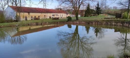 Cottage pour 2 personnes, avec vue et terrasse ainsi que jardin et piscine à Durtal