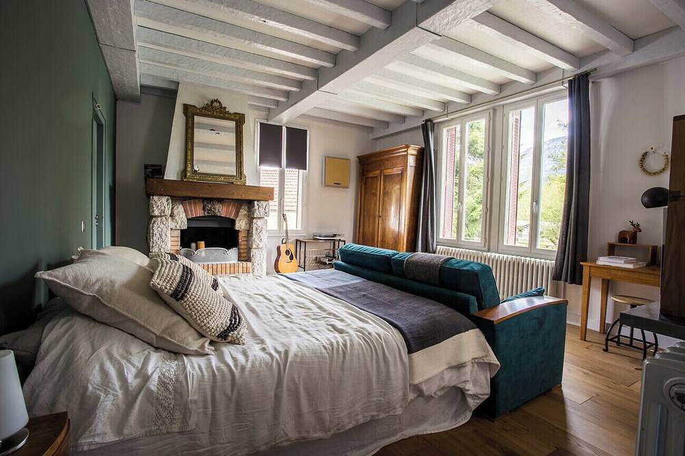 Les Nénuphars, magnifique villa au bord du canal in Saint-Alban-de-Montbel, Chambéry region