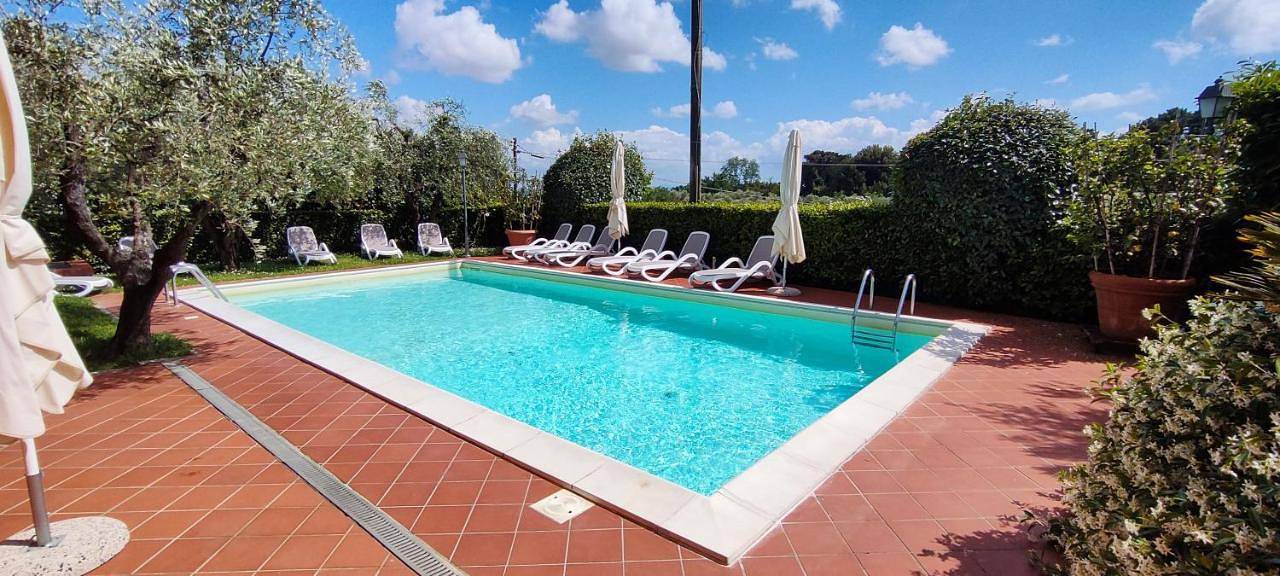 One-Bedroom Apartment with Terrace in Massa e Cozzile, Pistoia Provinz