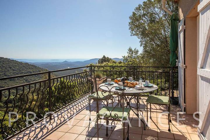 Location de vacances pour 8 personnes, avec piscine et jardin à Les Adrets-de-l'Estérel - 2