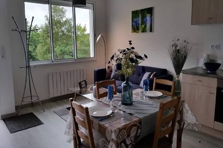 Appartement entier, Appartement situé au premier étage d'une petite résidence en comportant quatre in Jonzac, Région de Jonzac