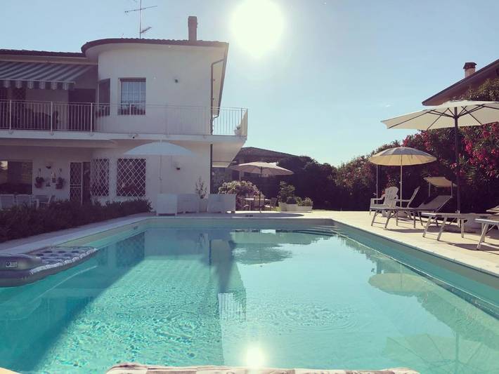 Chambre d’hôte pour 2 personnes, avec Terrasse ainsi que Jardin et Piscine dans Colombare Di Sirmione