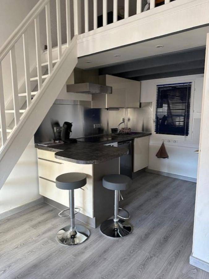 Location de vacances pour 4 personnes, avec terrasse ainsi que piscine et vue à Saint-Martin-de-Brômes - 3