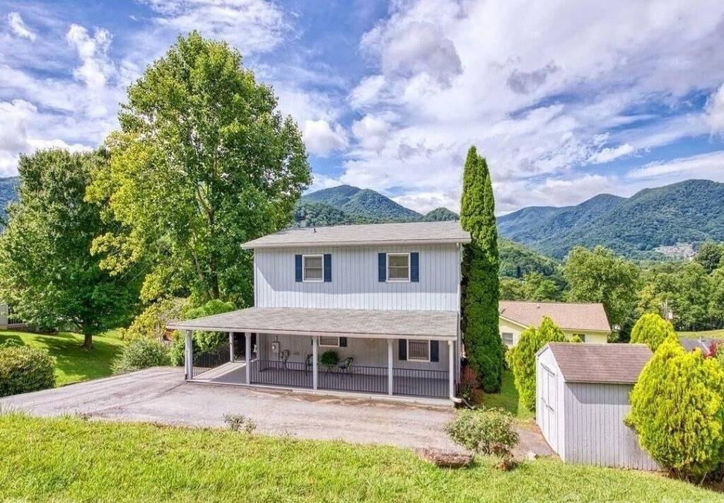 Amazing Views of Maggie Valley Mountains, King Master, Hot Tub,Fire Table in Blue Ridge Parkway, Cataloochee Valley