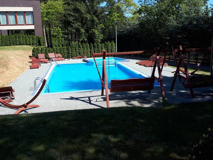 Ferienwohnung für 4 Personen, mit Pool und Garten, mit Haustier