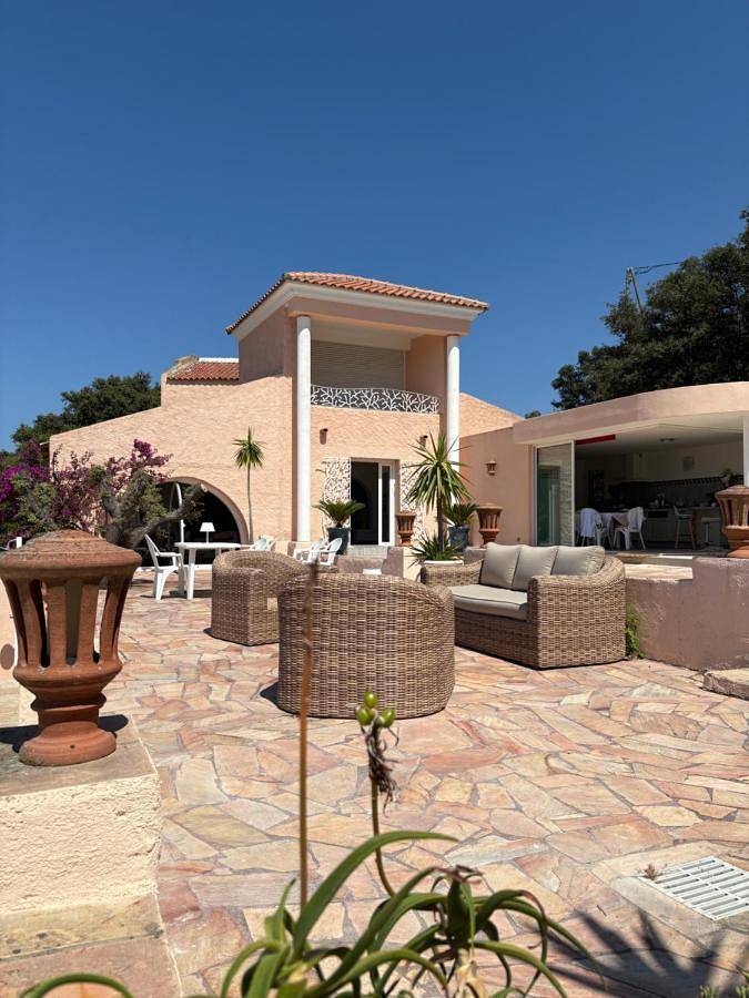 Maison d’hôte pour 2 personnes, avec piscine ainsi que jardin et jacuzzi à Lumio - 4
