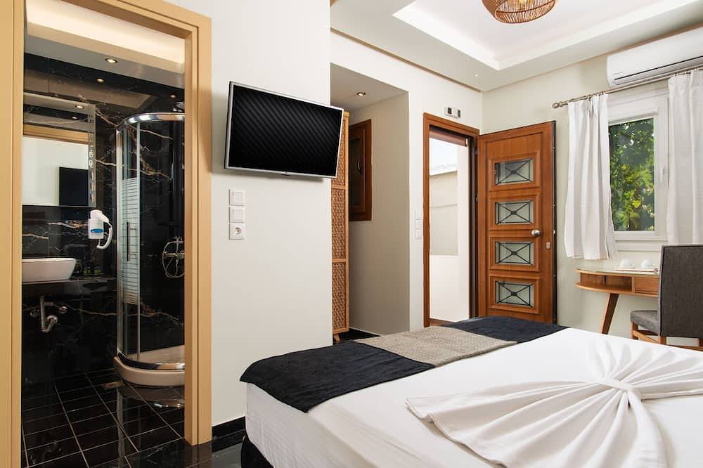 Angelica's \"Superior\" Room in Adamas in Milos