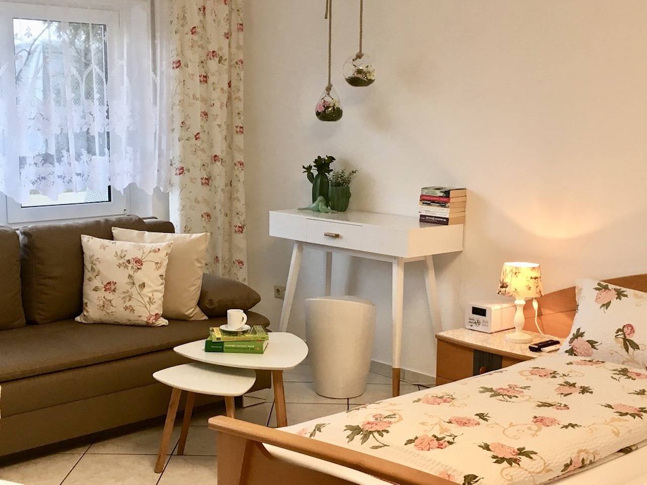 Ganze Ferienwohnung, Bodenseeblick Apartmenthaus Zahler - Ferienwohnungen Zahler, 38qm, 1 Wohn-/ Schlafzimmer, max. 2 Personen in Konstanz, Obersee (Bodensee)