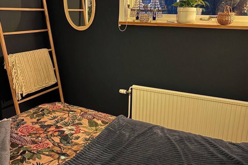 Cozy home with Sauna and Patio close to Nature. Perfect for groups or families. in Nacka, Schwedische Ostsee