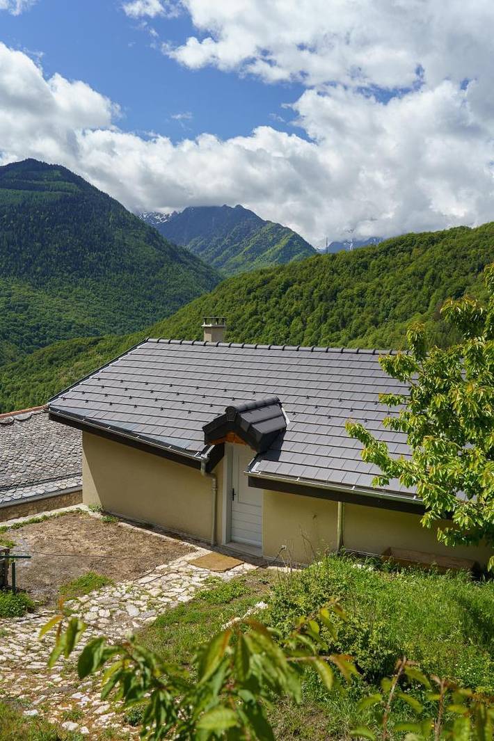 Gîte pour 8 personnes, avec jardin dans Val-de-Sos - 2