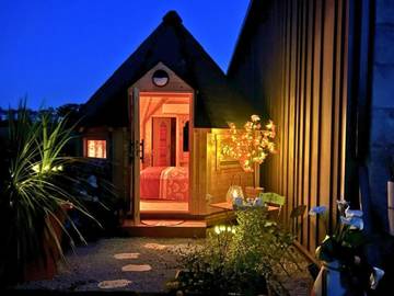 Chambre d’hôte pour 2 personnes, avec vue ainsi que terrasse et jardin, animaux acceptés à Saint-Michel-Mont-Mercure