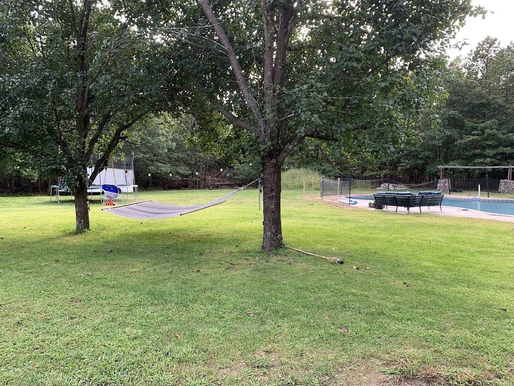 5Br Retreat with Private Pool • Sleeps 15 • 20 Minutes to the Hamptons in Mastic, North Fork