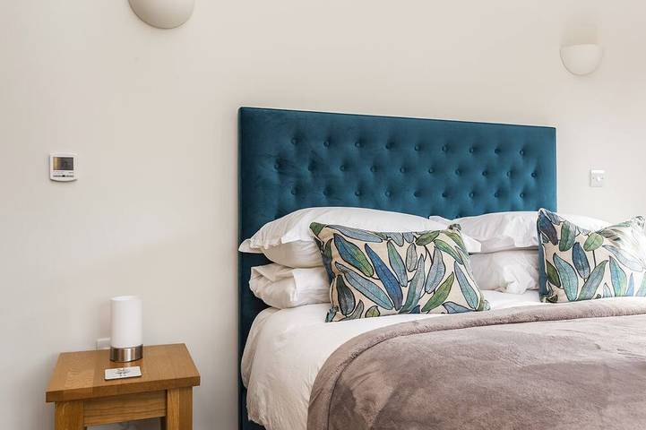 1 Homepiece -  a converted barn that sleeps 4 guests  in 2 bedrooms in Gloucestershire