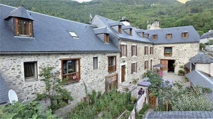 Gîte pour 8 personnes, avec jacuzzi et terrasse, animaux acceptés à Guchan