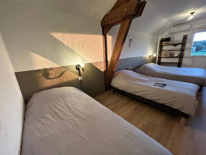 Chambre d’hôte pour 4 personnes, avec Terrasse et Vue à Montenois