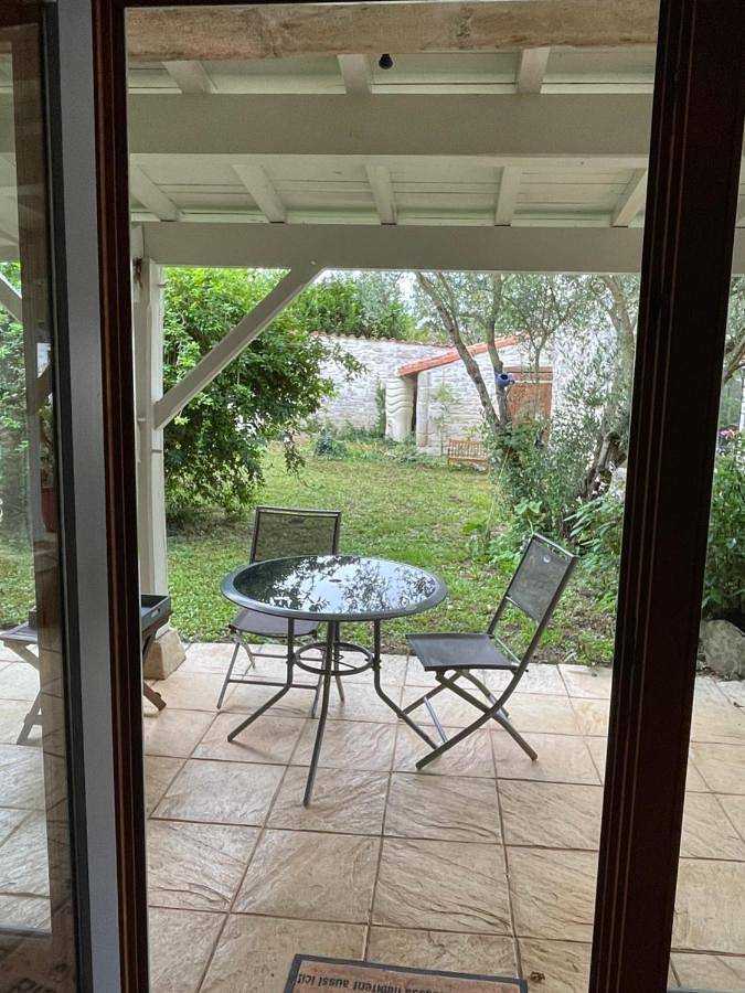 Gîte pour 3 personnes, avec jardin à Tusson