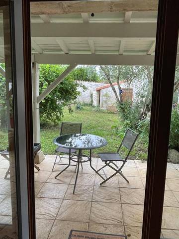 Gîte pour 3 personnes, avec jardin à Tusson