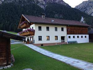 Bauernhaus für 3 Personen, mit Balkon und Ausblick sowie Garten, mit Haustier in Innsbruck und Umgebung - 2