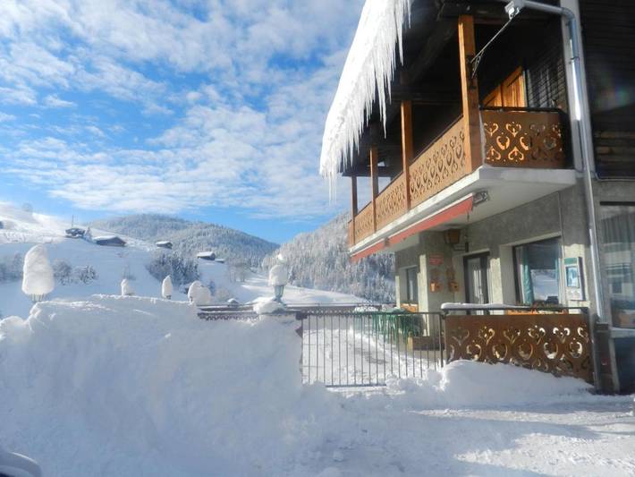 Hôtel pour 4 personnes, avec vue et terrasse ainsi que piscine et jardin