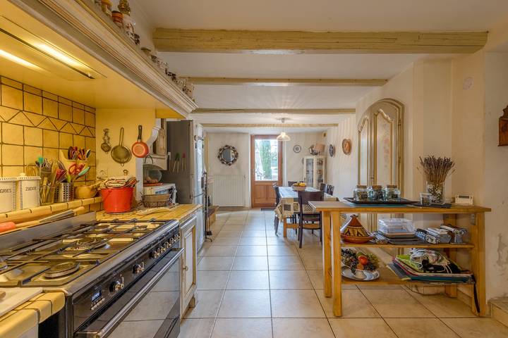 Location de vacances pour 10 personnes, avec terrasse ainsi que jardin et piscine à Vedène - 3