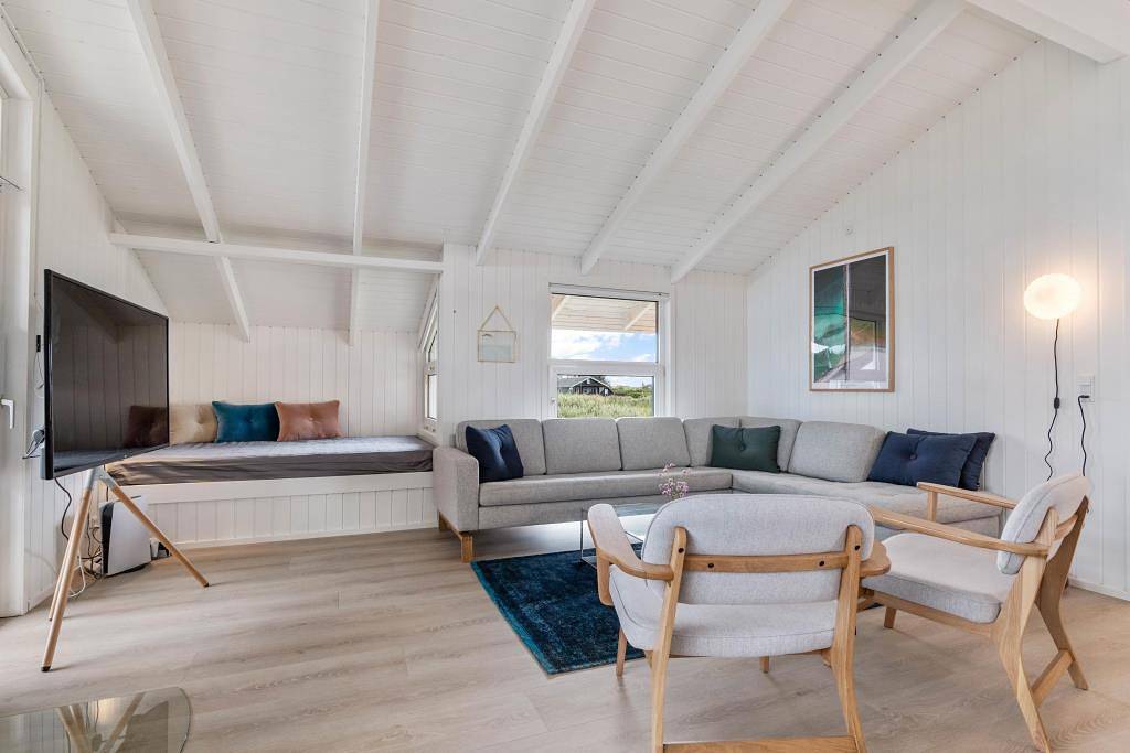 Beautiful holiday home with swimming pool, hot tub and sauna in Ringkøbing, Holmsland Klit