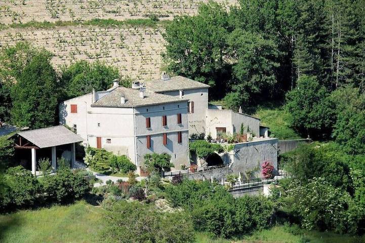Gîte pour 4 personnes, avec jardin ainsi que piscine et balcon à Sainte-Croix (Drôme)