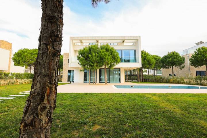 Ferienwohnung für 12 Personen, mit Pool in Albanien