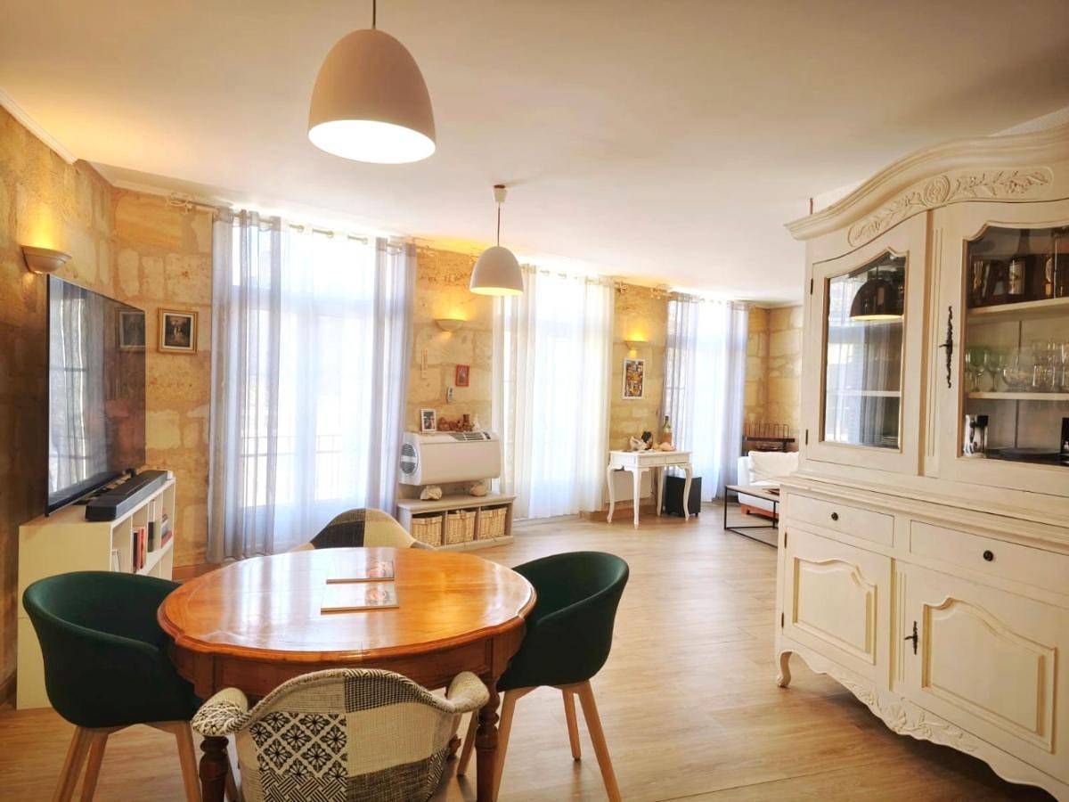 Appartement entier, Grand appartement 80m2 à 100m de la Gare Saint Jean in Bordeaux, Région de Bordeaux