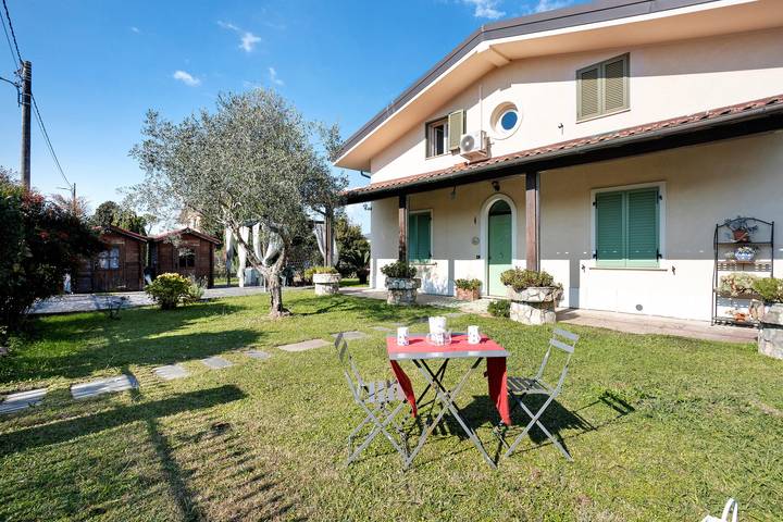 Ferienhaus für 4 Personen, mit Garten in Massa