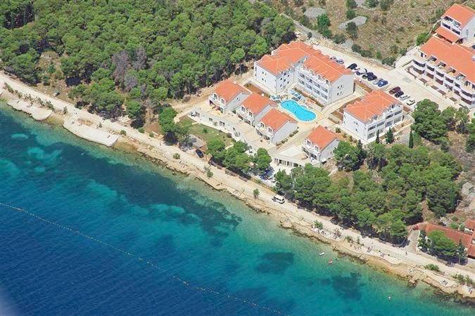 Bungalow für 4 Personen, mit Balkon und Terrasse sowie Garten und Kinderpool auf Brac