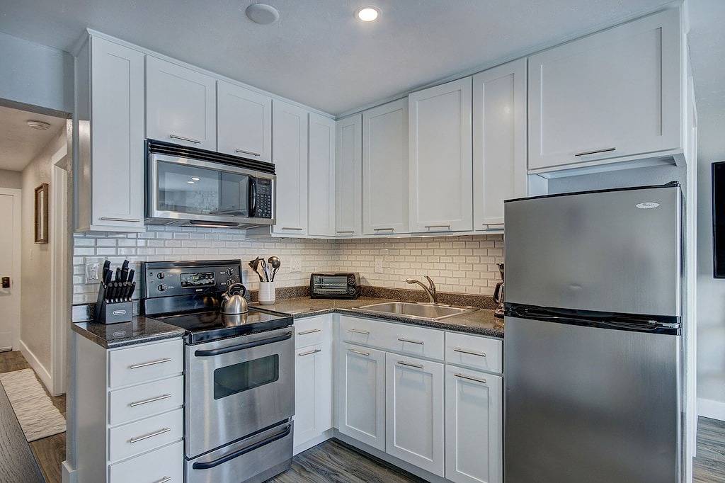 Ganze Wohnung, Newly Remodeled Listing! Downtown, walk to the Restaurants, Bars, and Slopes! in Arapaho and Roosevelt National Forests