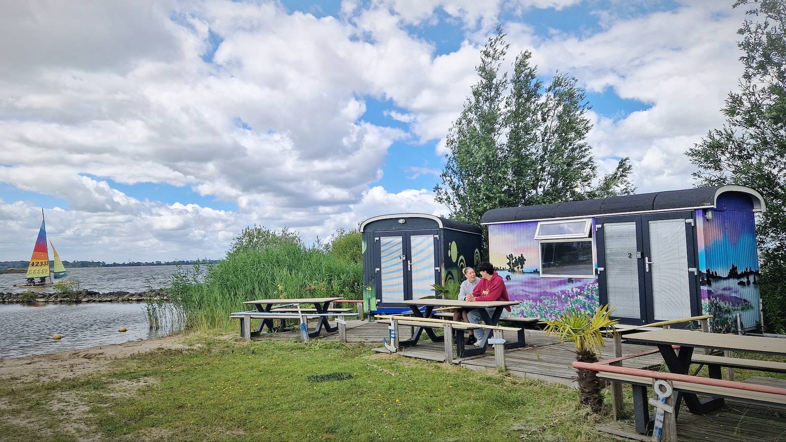 Marina Parcs — Tiny wagon 2 persoons (Nr 1-6) met stapelbed in Nederlandse kust