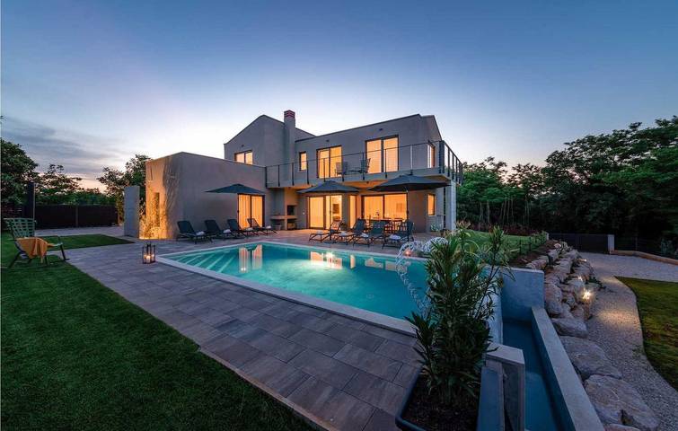 Modern Apartment with WiFi, Terrace & Parking in Visnjan in Općina Višnjan, Porec region