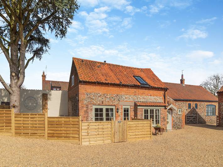 Glamping for 4 people, with garden in North Norfolk