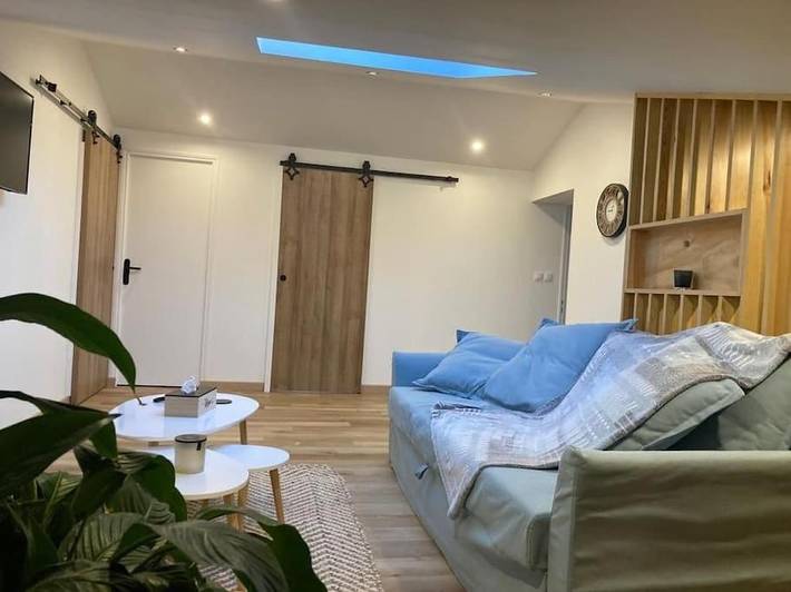 Location de vacances pour 3 personnes, avec terrasse ainsi que jacuzzi et jardin à Bort-l'Étang