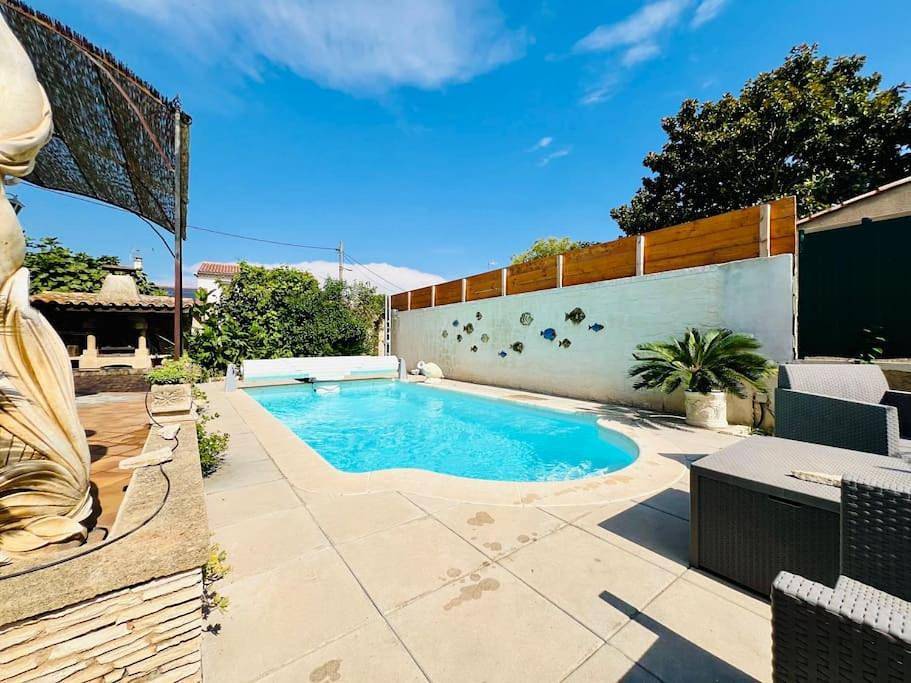 Appartement entier, Studio Soleil - Piscine, Parking, Jardin, Calme, Wifi, 2 personnes in Istres, Côte méditerranéenne (France)