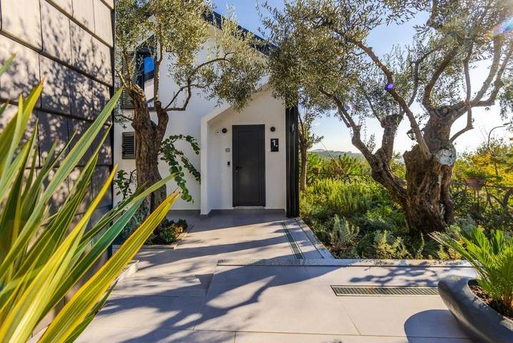 Villa per 3 persone, con balcone e giardino, adatto a famiglie con bambini in Albania