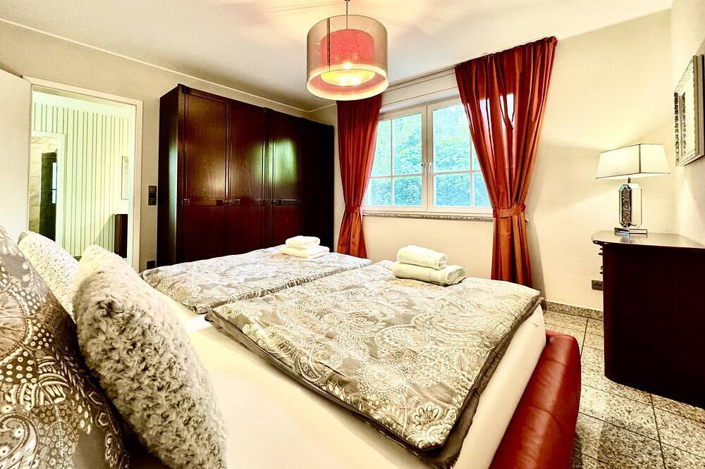 Ferienhaus Villa Emg Essen Dortmund Duisburg 20P in Gelsenkirchen, Ruhrgebiet